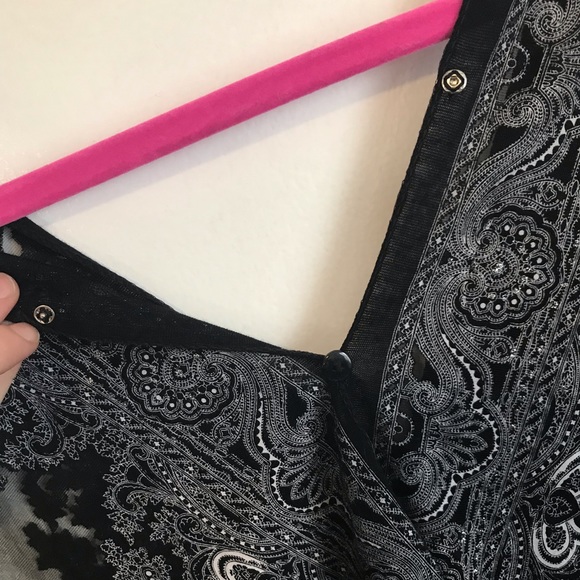 Beautiful Multi-Style Shall - Picture 4 of 5